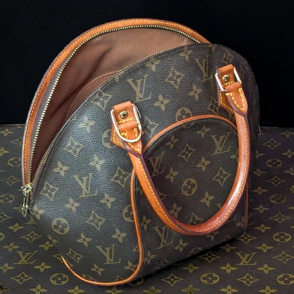 LOUIS VUITTON Ellipse PM Monogram Canvas Crossbody Shoulder Bag - Picture 13 of 15